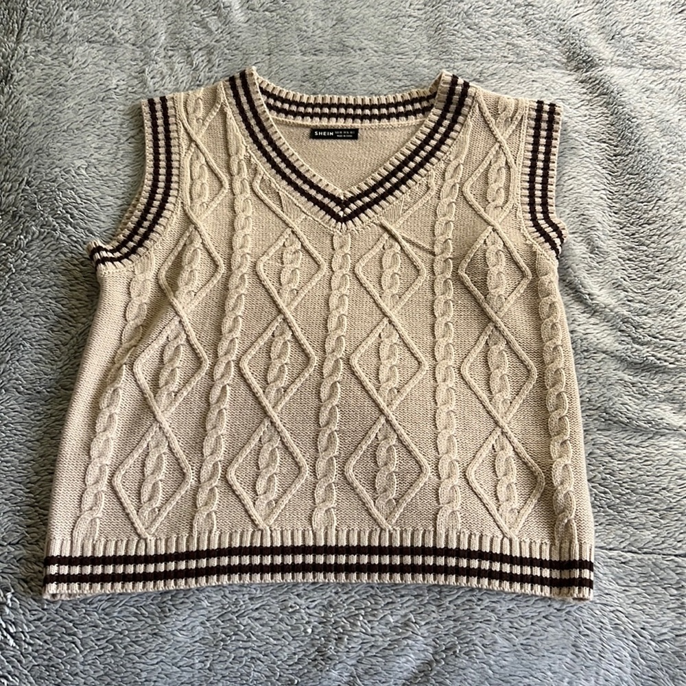 cute knit vest brown tones brand new